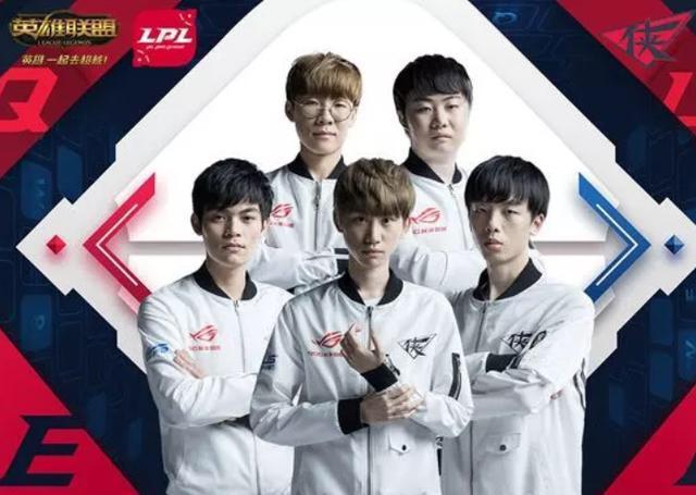 他在更衣室 他在更衣室