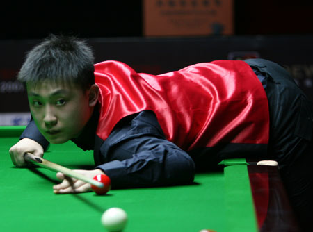 逼迫防守在 逼迫防守在